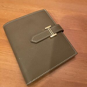 Compact wallet. Good condition.